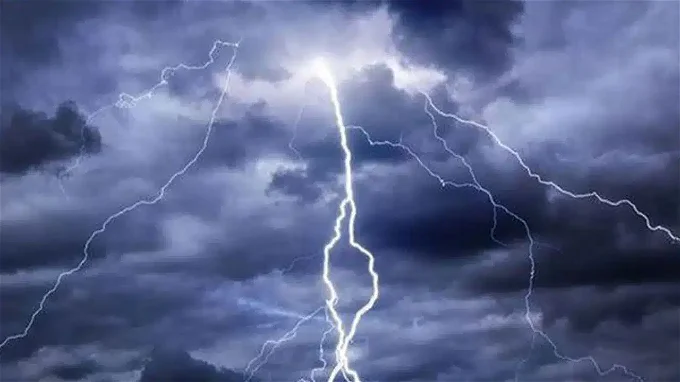 أمطار وعواصف بالسعودية