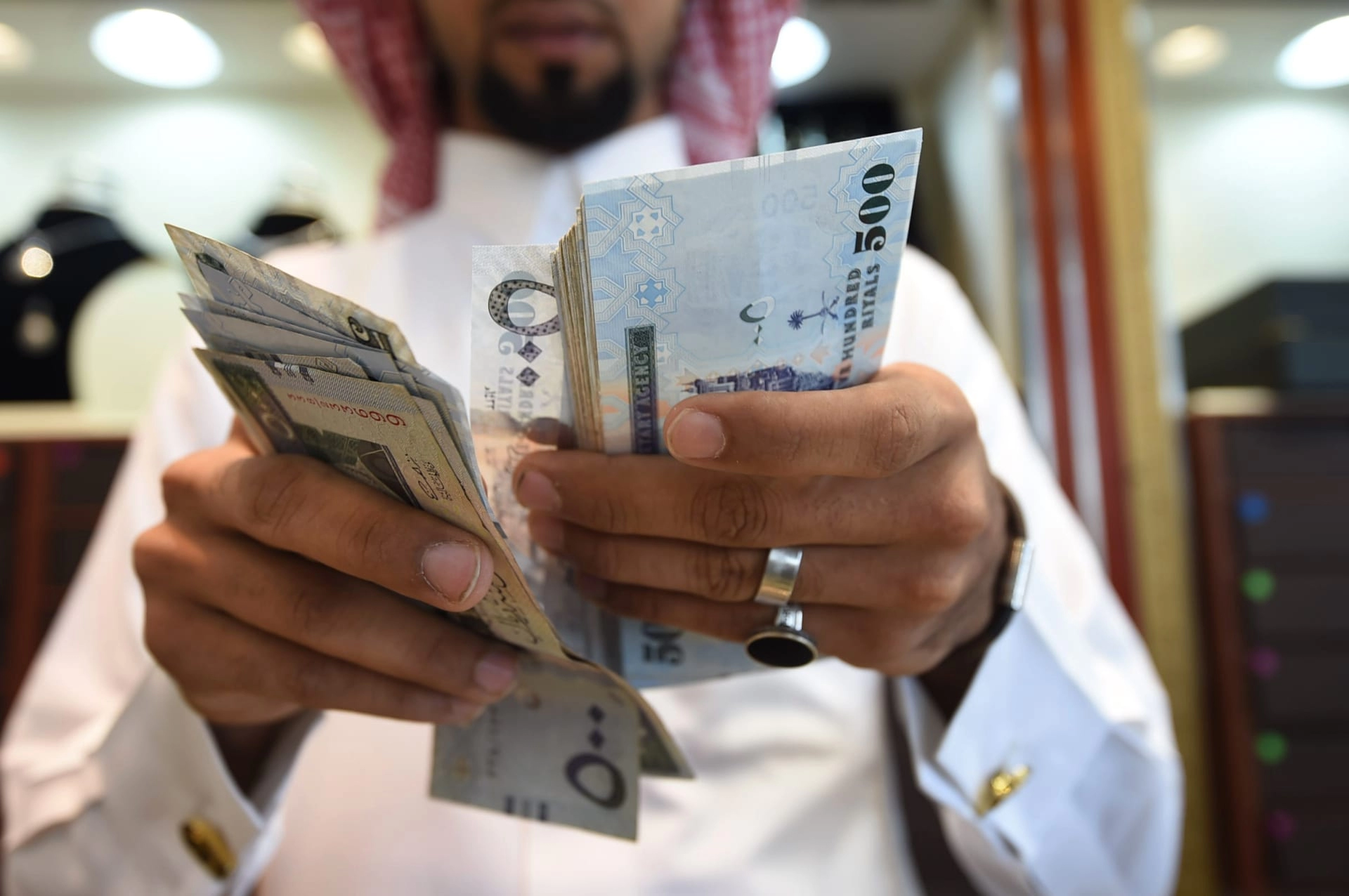 تقديم رواتب شهر يونيو