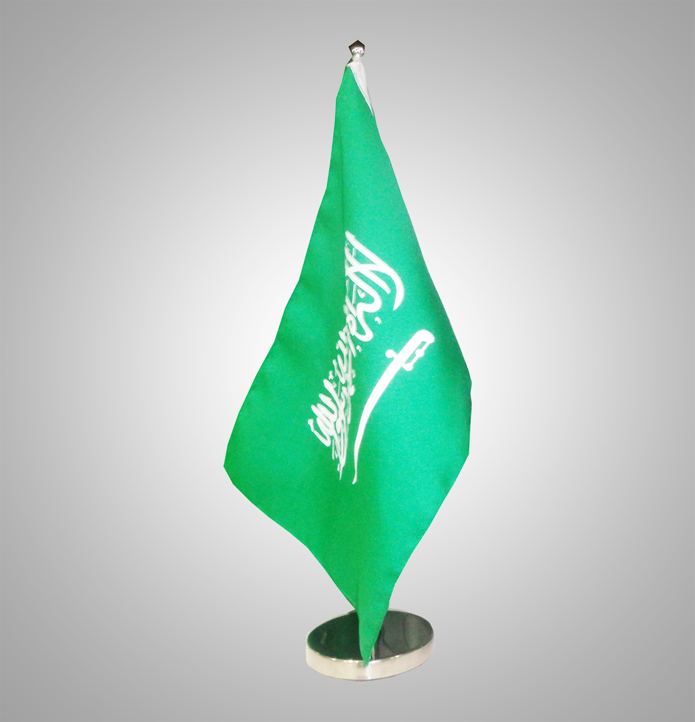 اللوحة المعدنية للسيارة 