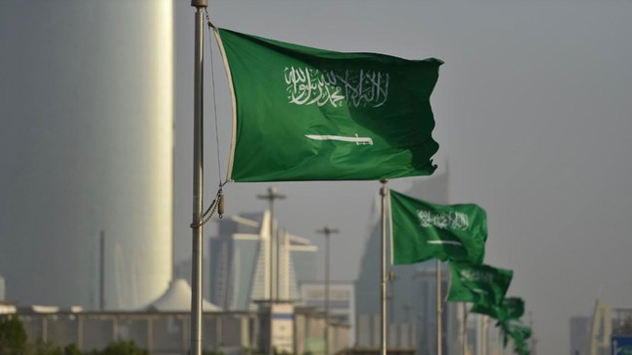 تنبيه على جدة حول أمطار متوسطة تستمر حتى يوم غدًا الأحد