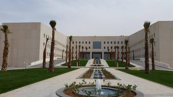 شروط التسجيل في تعليم الكبار